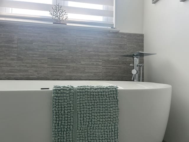 luxury bathroom